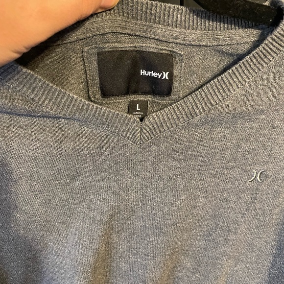 Hurley v-neck sweater size Large - new without tags - Picture 2 of 2